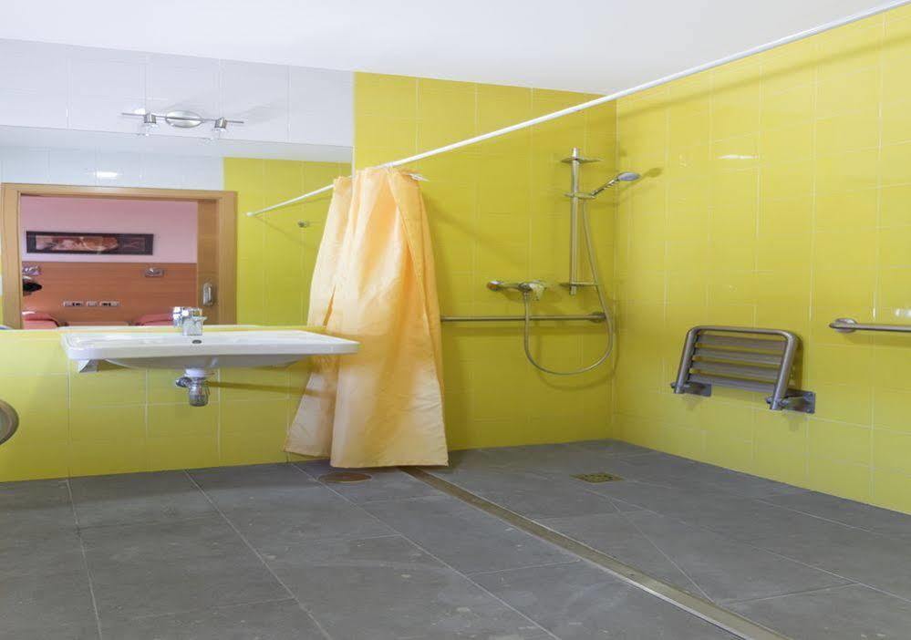 Albergue Inturjoven Constantina Buitenkant foto