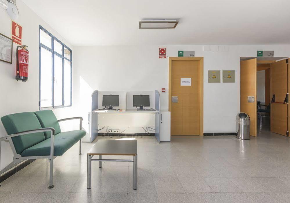 Albergue Inturjoven Constantina Buitenkant foto